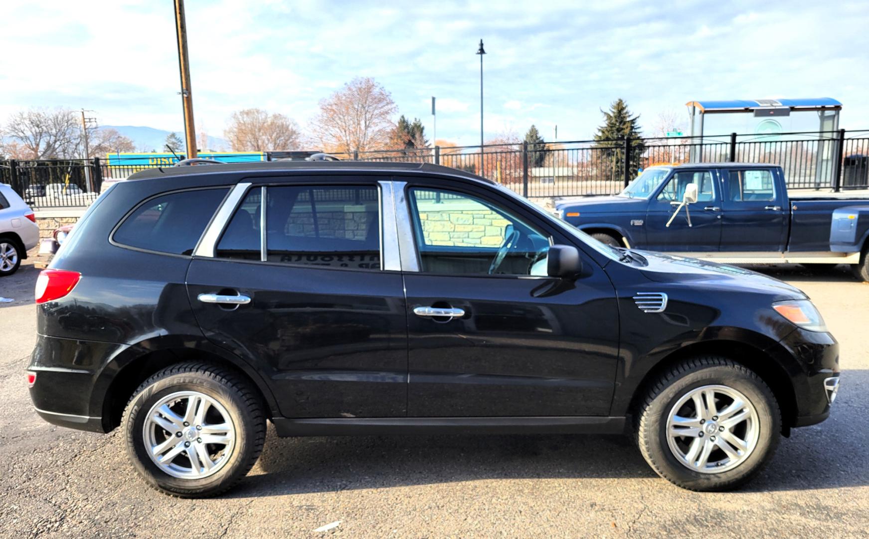 2012 Black /Tan Hyundai Santa Fe Premium (5XYZGDAB1CG) with an 2.4L I4 engine, 8 Speed Automatic transmission, located at 450 N Russell, Missoula, MT, 59801, (406) 543-6600, 46.874496, -114.017433 - Photo#4